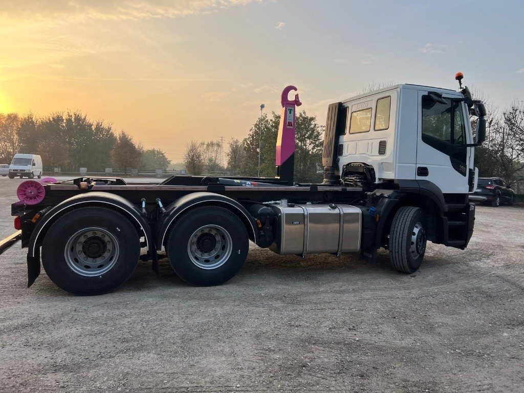 Horgos rakodó teherautó IVECO STRALIS 460 X-WAY SCARRABILE 6X4: 8 kép.