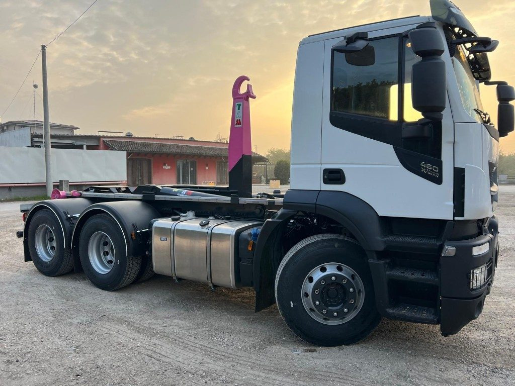 Horgos rakodó teherautó IVECO STRALIS 460 X-WAY SCARRABILE 6X4: 9 kép.