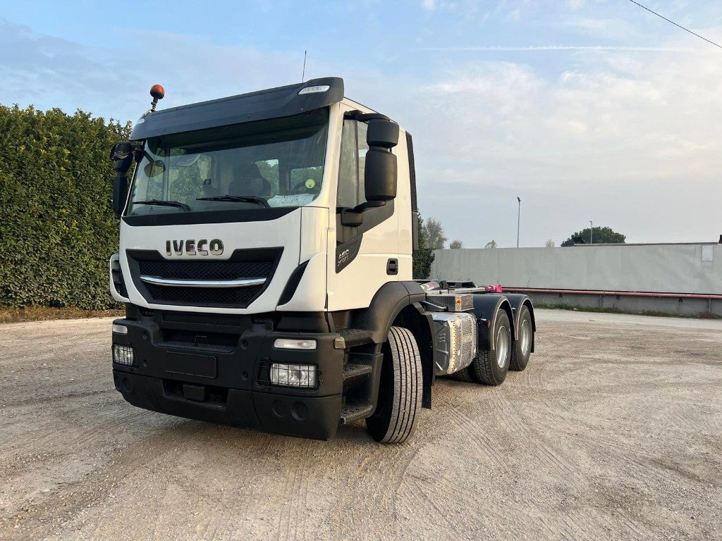 IVECO STRALIS 460 X-WAY SCARRABILE 6X4 - Horgos rakodó teherautó: 2 kép. IVECO STRALIS 460 X-WAY SCARRABILE 6X4 - Horgos rakodó teherautó: 2 kép.