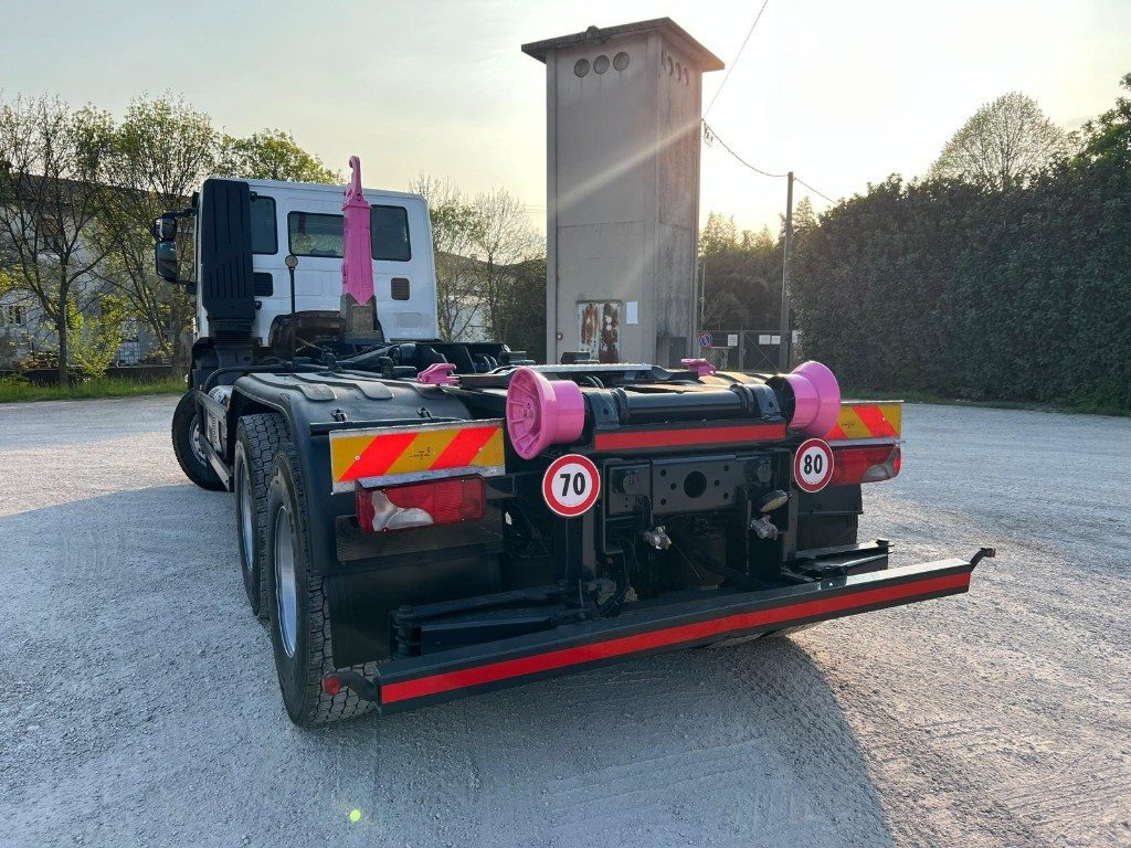 IVECO STRALIS 460 X-WAY USATO SCARRABILE 6X4 - Horgos rakodó teherautó: 5 kép. IVECO STRALIS 460 X-WAY USATO SCARRABILE 6X4 - Horgos rakodó teherautó: 5 kép.