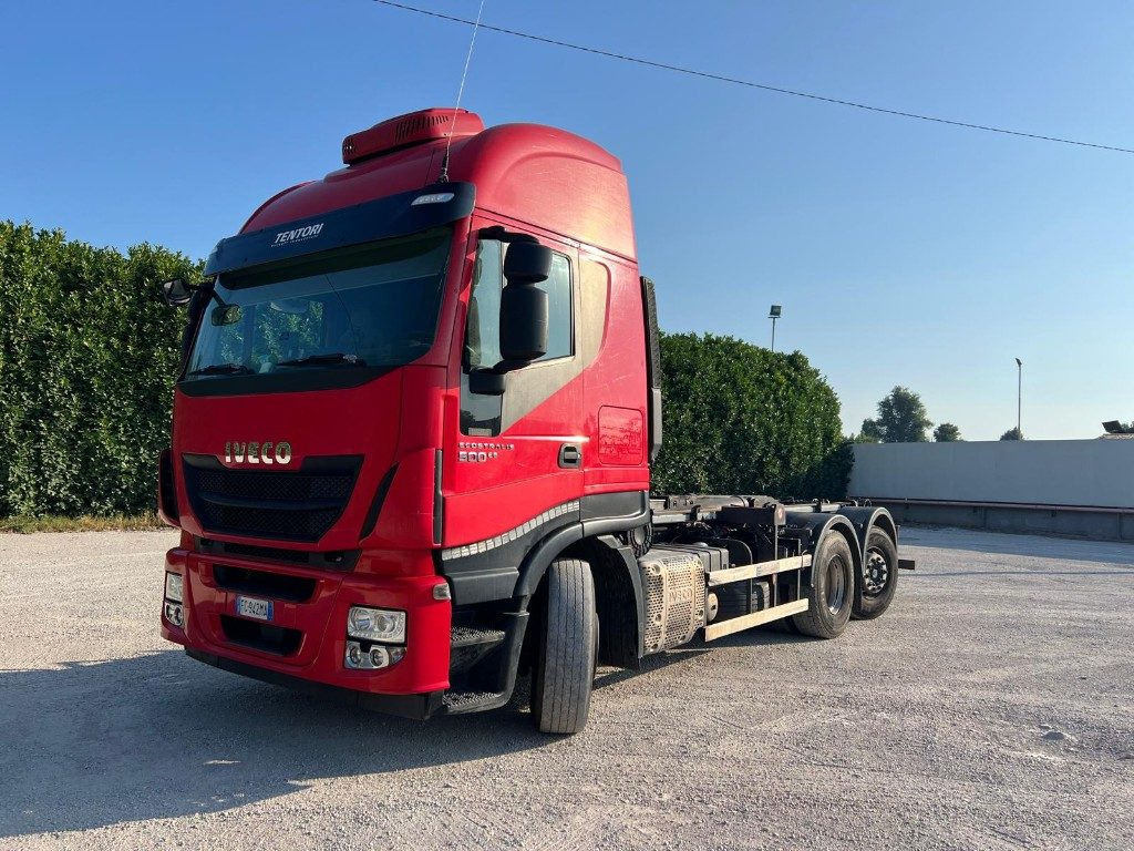 IVECO STRALIS 500 SCARRABILE - Horgos rakodó teherautó: 1 kép. IVECO STRALIS 500 SCARRABILE - Horgos rakodó teherautó: 1 kép.