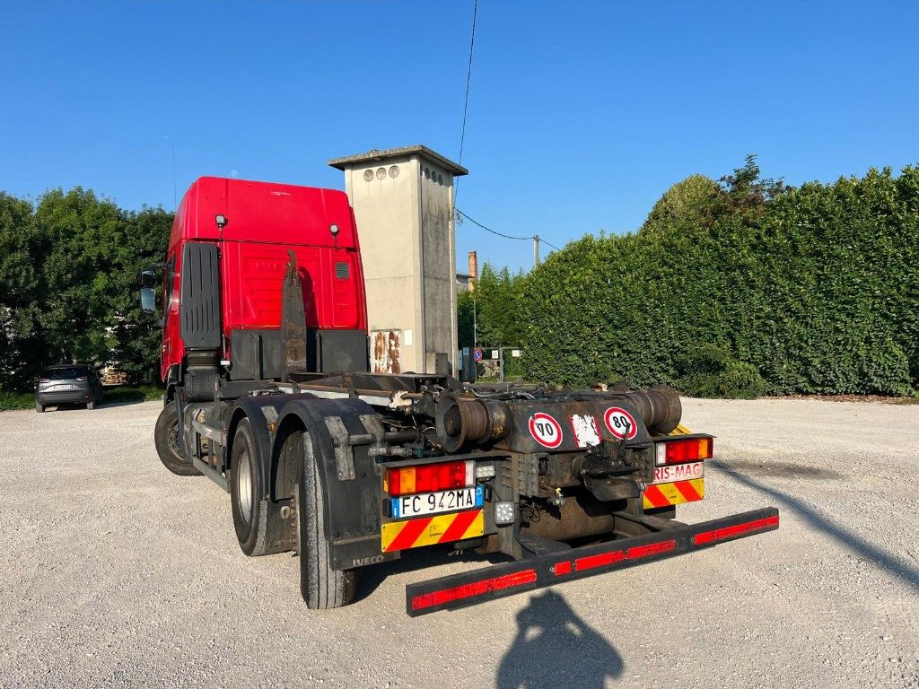IVECO STRALIS 500 SCARRABILE - Horgos rakodó teherautó: 5 kép. IVECO STRALIS 500 SCARRABILE - Horgos rakodó teherautó: 5 kép.
