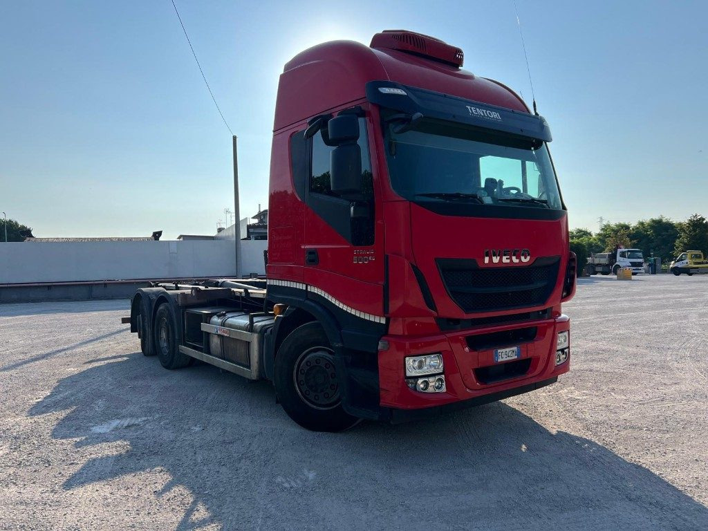 IVECO STRALIS 500 SCARRABILE - Horgos rakodó teherautó: 2 kép. IVECO STRALIS 500 SCARRABILE - Horgos rakodó teherautó: 2 kép.