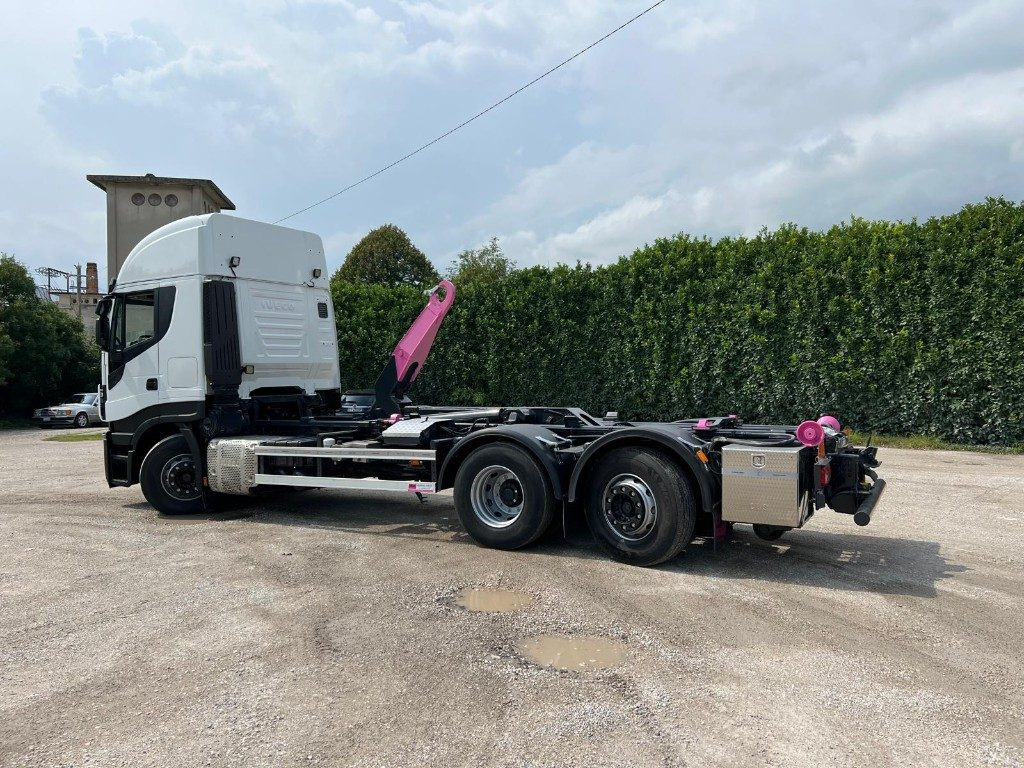 IVECO STRALIS 510 SCARRABILE - Horgos rakodó teherautó: 4 kép. IVECO STRALIS 510 SCARRABILE - Horgos rakodó teherautó: 4 kép.