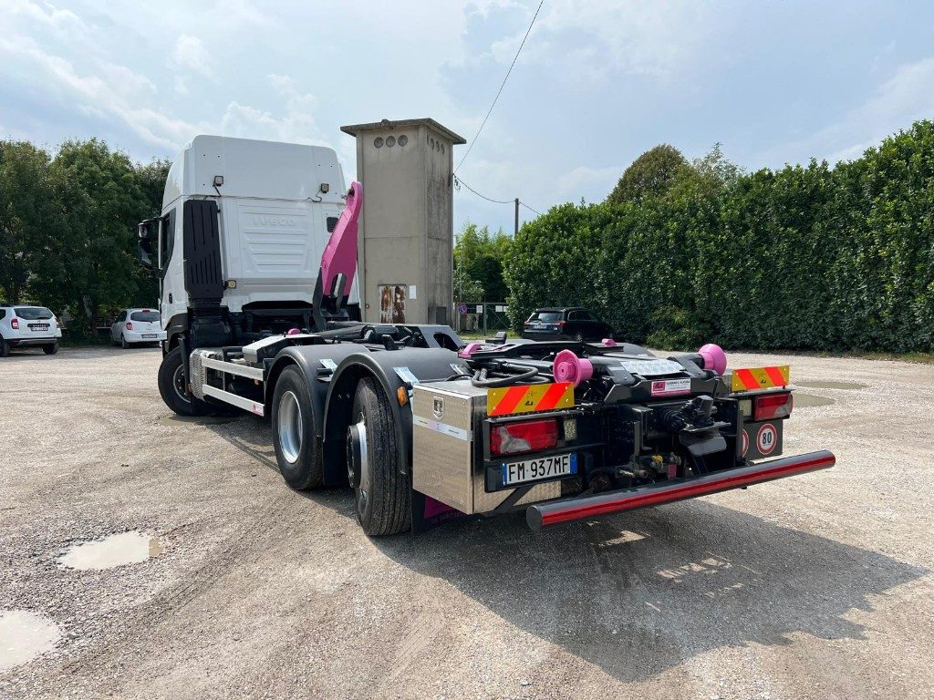 IVECO STRALIS 510 SCARRABILE - Horgos rakodó teherautó: 5 kép. IVECO STRALIS 510 SCARRABILE - Horgos rakodó teherautó: 5 kép.