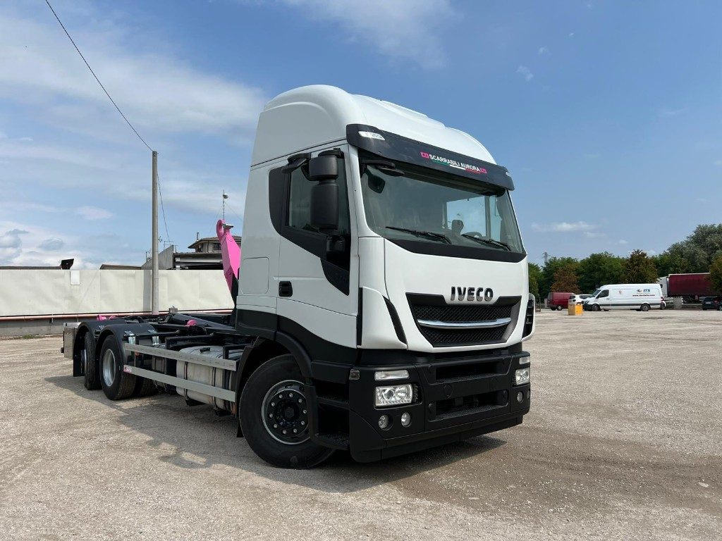 IVECO STRALIS 510 SCARRABILE - Horgos rakodó teherautó: 1 kép. IVECO STRALIS 510 SCARRABILE - Horgos rakodó teherautó: 1 kép.