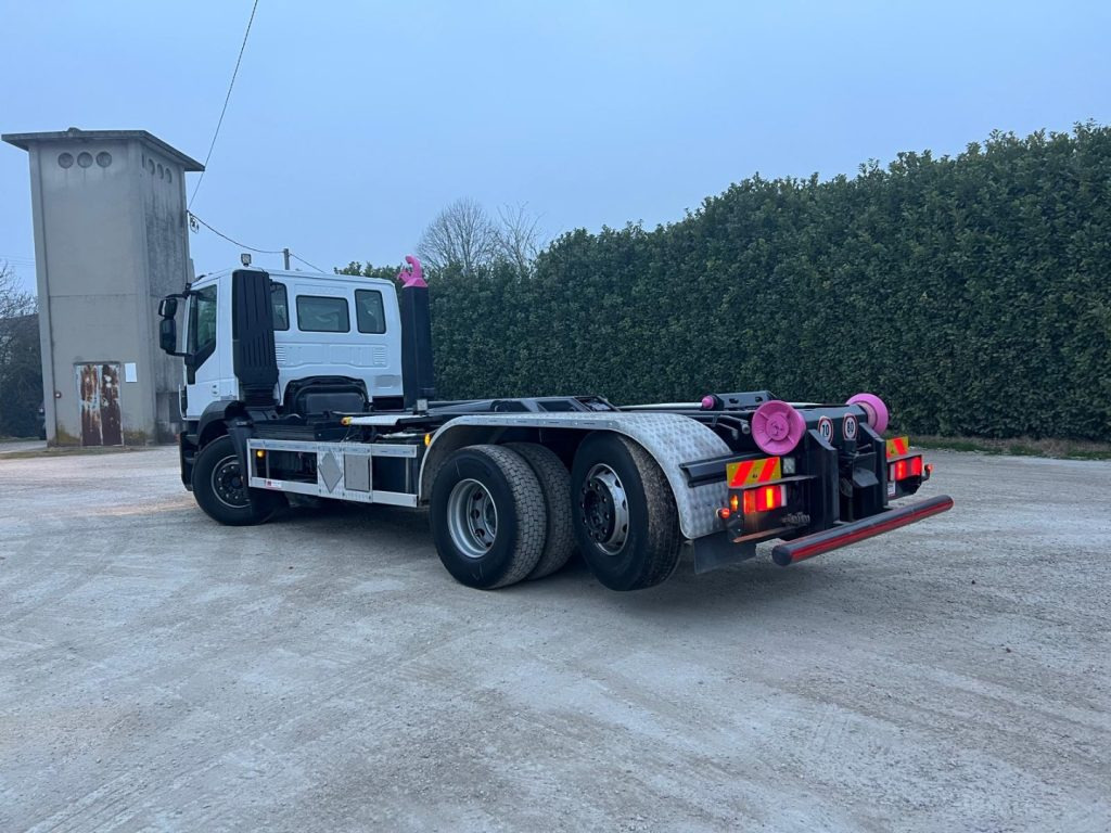 IVECO STRALIS AD260S45 SCARRABILE - Horgos rakodó teherautó: 4 kép. IVECO STRALIS AD260S45 SCARRABILE - Horgos rakodó teherautó: 4 kép.