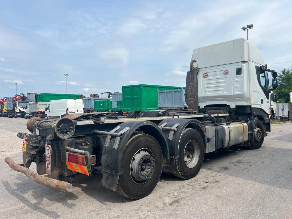 IVECO STRALIS AS260S 50Y SCARRABILE - Horgos rakodó teherautó: 3 kép. IVECO STRALIS AS260S 50Y SCARRABILE - Horgos rakodó teherautó: 3 kép.