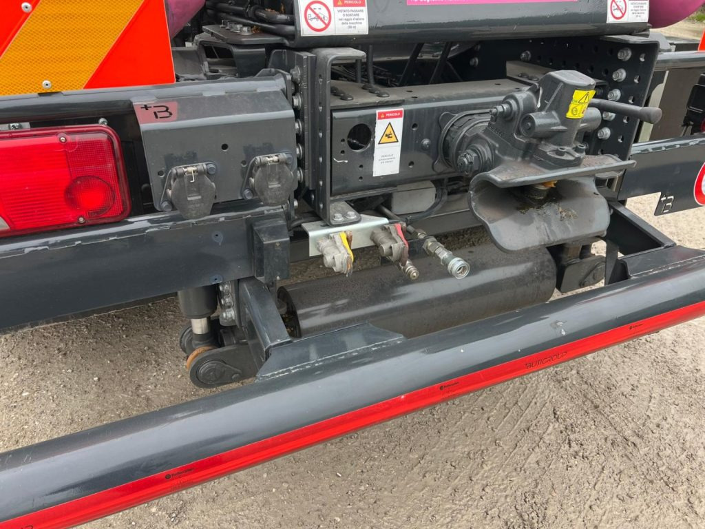 Horgos rakodó teherautó IVECO STRALIS X-WAY 510 TRAKKER SCARRABILE: 10 kép.