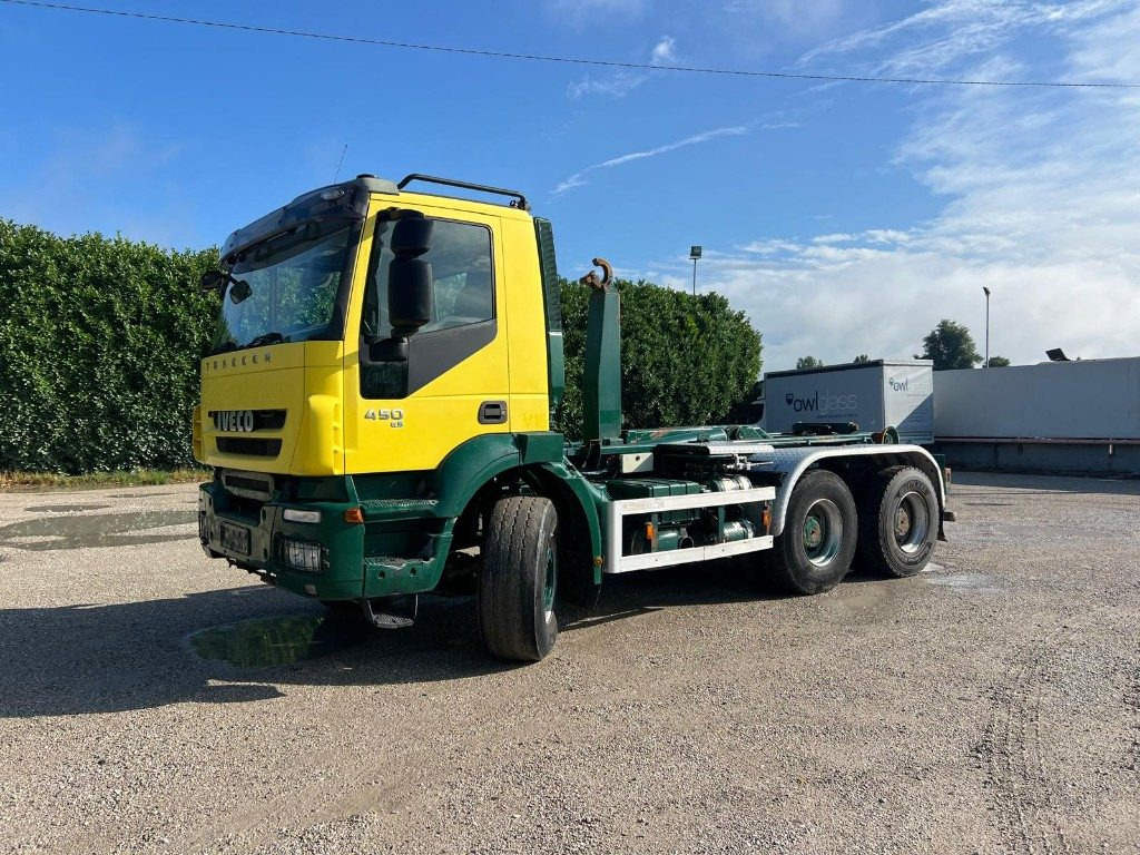 IVECO TRAKKER 450 SCARRABILE - Horgos rakodó teherautó: 1 kép. IVECO TRAKKER 450 SCARRABILE - Horgos rakodó teherautó: 1 kép.