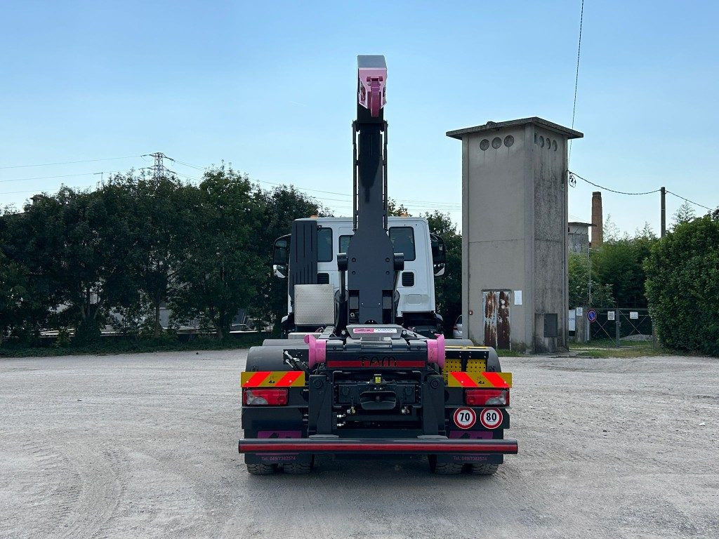 IVECO TRAKKER T-WAY AD380T NUOVO SCARRABILE - Horgos rakodó teherautó: 4 kép. IVECO TRAKKER T-WAY AD380T NUOVO SCARRABILE - Horgos rakodó teherautó: 4 kép.