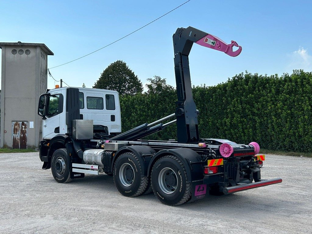 IVECO TRAKKER T-WAY AD380T NUOVO SCARRABILE - Horgos rakodó teherautó: 3 kép. IVECO TRAKKER T-WAY AD380T NUOVO SCARRABILE - Horgos rakodó teherautó: 3 kép.