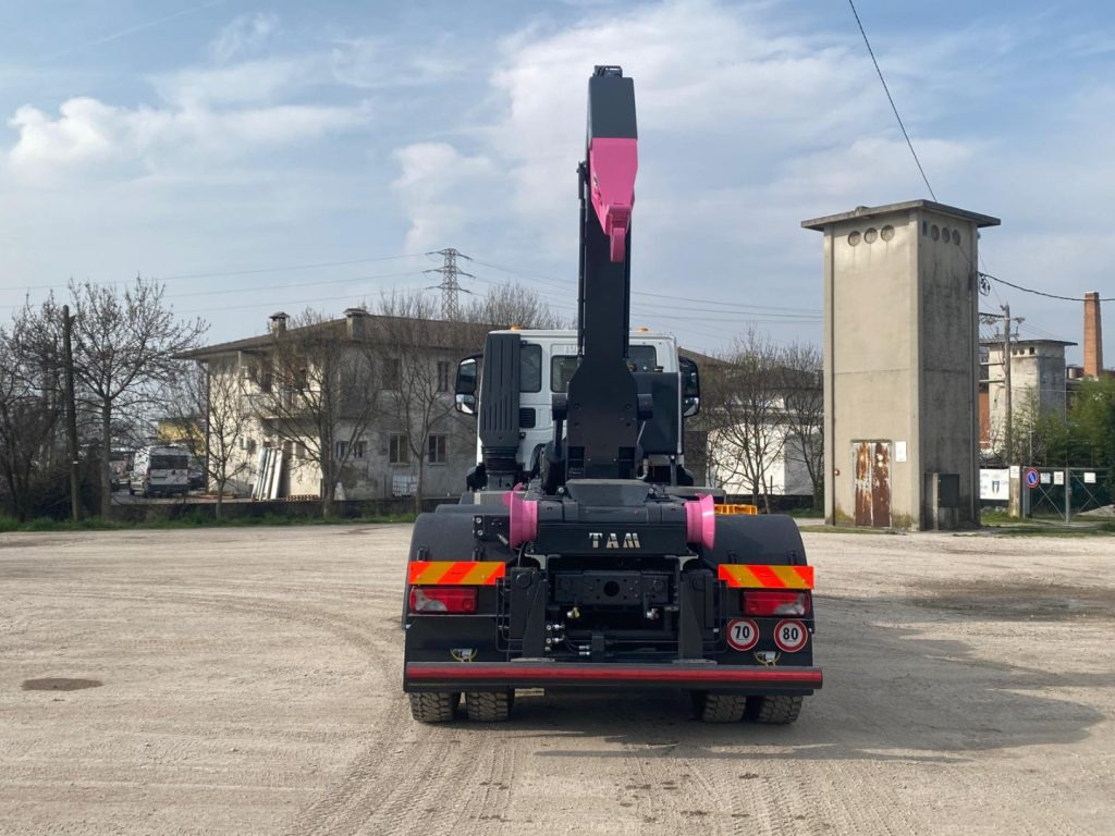 IVECO TRAKKER T-WAY AD510 NUOVO SCARRABILE - Horgos rakodó teherautó: 4 kép. IVECO TRAKKER T-WAY AD510 NUOVO SCARRABILE - Horgos rakodó teherautó: 4 kép.