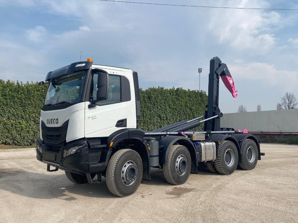 IVECO TRAKKER T-WAY AD510 NUOVO SCARRABILE - Horgos rakodó teherautó: 1 kép. IVECO TRAKKER T-WAY AD510 NUOVO SCARRABILE - Horgos rakodó teherautó: 1 kép.