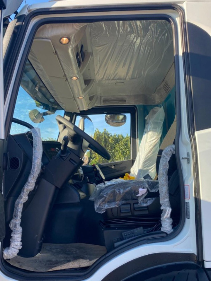 Új Horgos rakodó teherautó IVECO X-WAY AD280X48 NUOVO SCARRABILE PASSO 4500: 10 kép.