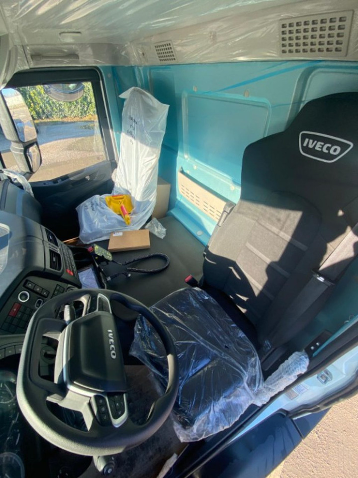 Új Horgos rakodó teherautó IVECO X-WAY AD280X48 NUOVO SCARRABILE PASSO 4500: 9 kép.