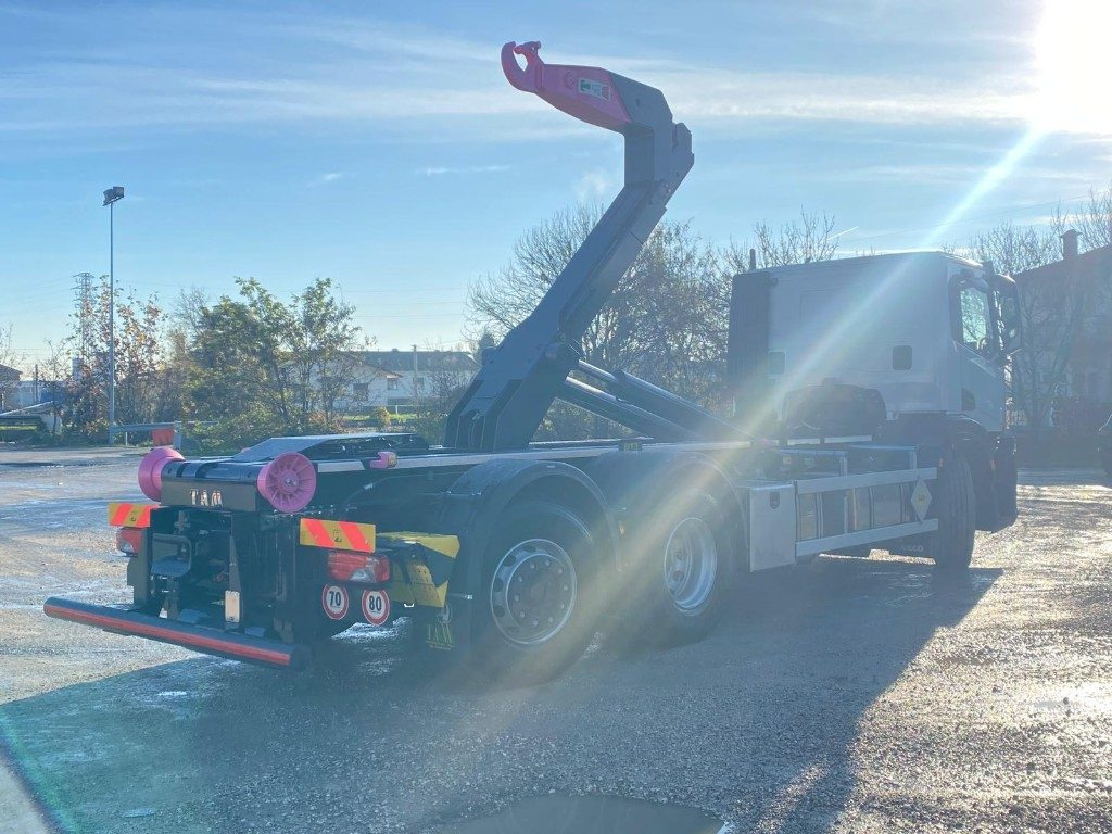 IVECO X-WAY AD280X48 NUOVO SCARRABILE PASSO 4500 - Horgos rakodó teherautó: 5 kép. IVECO X-WAY AD280X48 NUOVO SCARRABILE PASSO 4500 - Horgos rakodó teherautó: 5 kép.