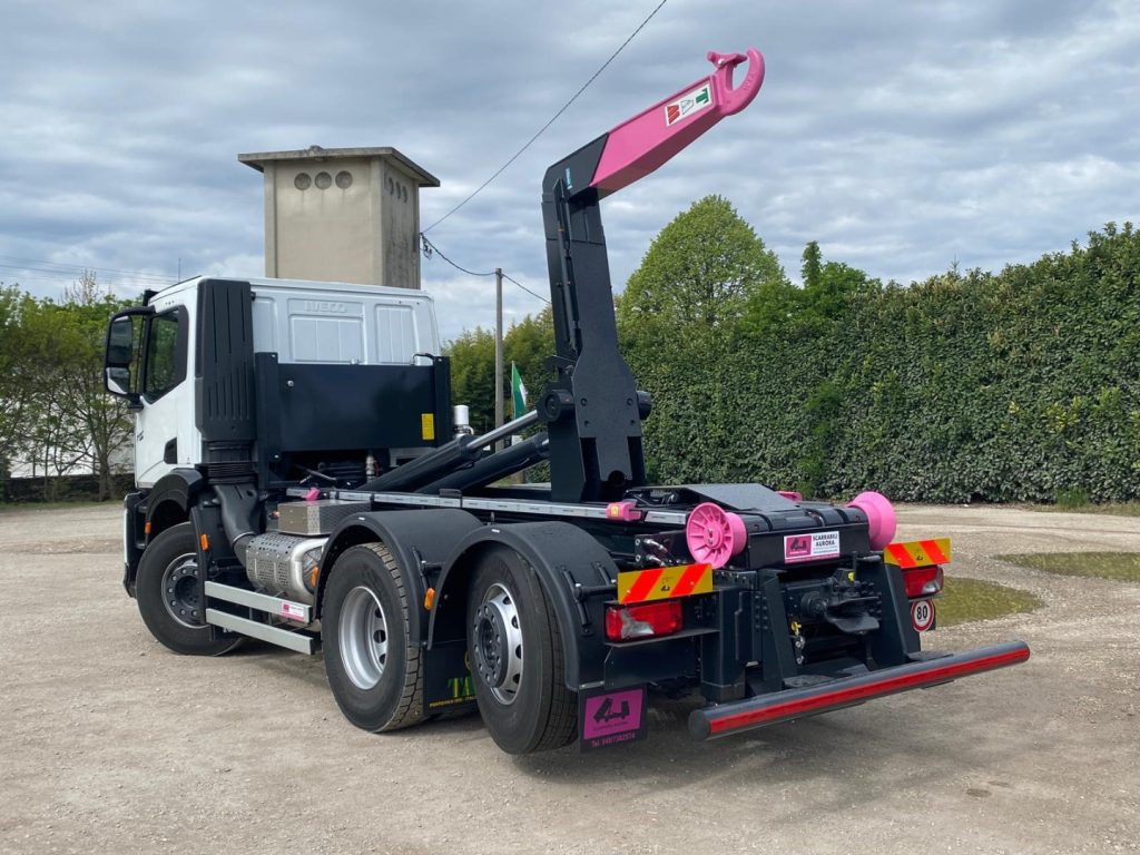 IVECO X-WAY AD280X48Y NUOVO SCARRABILE PASSO 3120 - Horgos rakodó teherautó: 4 kép. IVECO X-WAY AD280X48Y NUOVO SCARRABILE PASSO 3120 - Horgos rakodó teherautó: 4 kép.