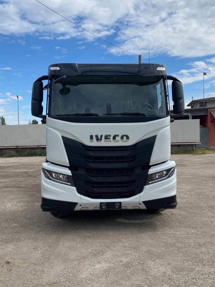 IVECO X-WAY AD280X48Y NUOVO SCARRABILE PASSO 3120 - Horgos rakodó teherautó: 2 kép. IVECO X-WAY AD280X48Y NUOVO SCARRABILE PASSO 3120 - Horgos rakodó teherautó: 2 kép.