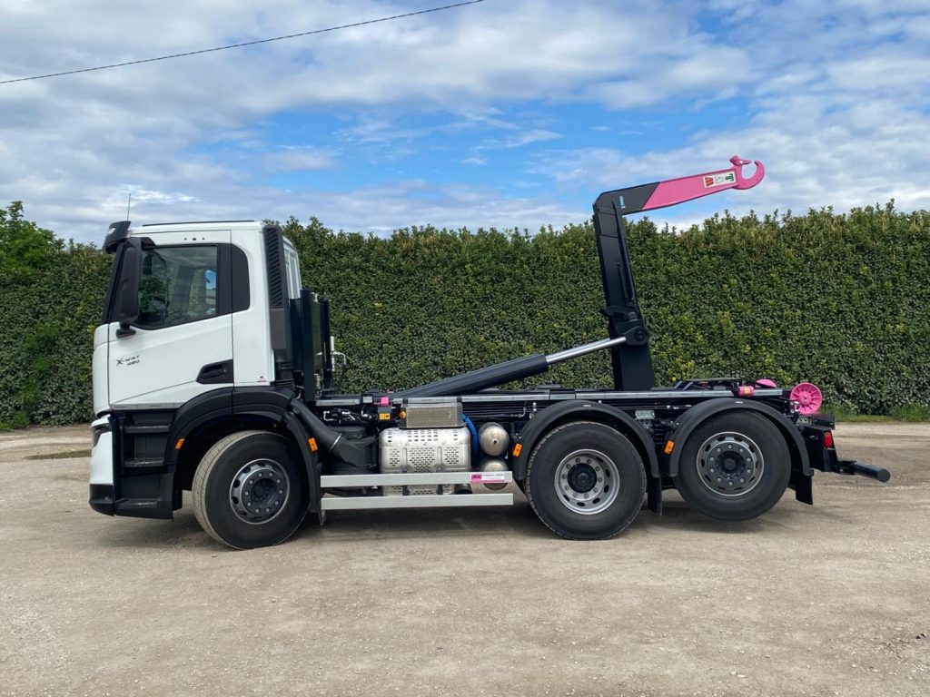 IVECO X-WAY AD280X48Y NUOVO SCARRABILE PASSO 3120 - Horgos rakodó teherautó: 3 kép. IVECO X-WAY AD280X48Y NUOVO SCARRABILE PASSO 3120 - Horgos rakodó teherautó: 3 kép.
