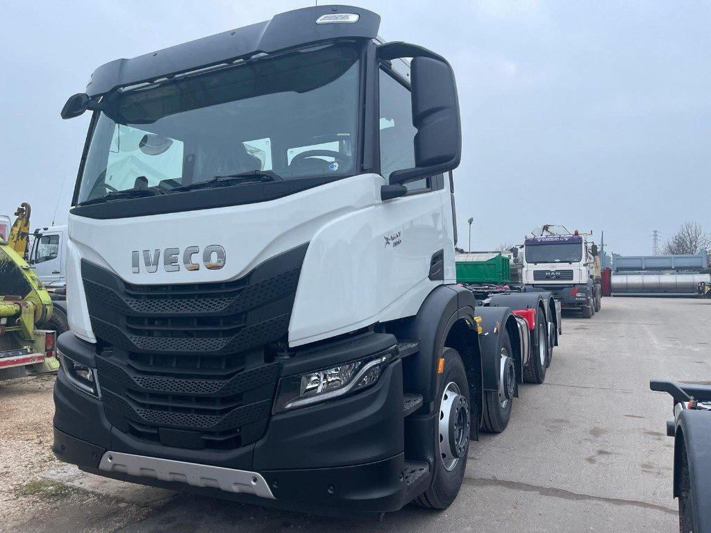 IVECO X-WAY AD350X480YPS SCARRABILE NUOVO - Horgos rakodó teherautó: 1 kép. IVECO X-WAY AD350X480YPS SCARRABILE NUOVO - Horgos rakodó teherautó: 1 kép.