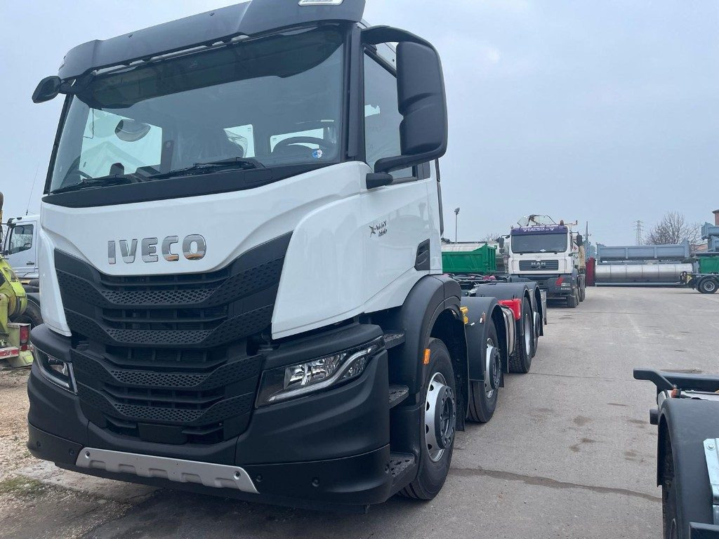 IVECO X-WAY AD350X480YPS SCARRABILE NUOVO - Horgos rakodó teherautó: 2 kép. IVECO X-WAY AD350X480YPS SCARRABILE NUOVO - Horgos rakodó teherautó: 2 kép.