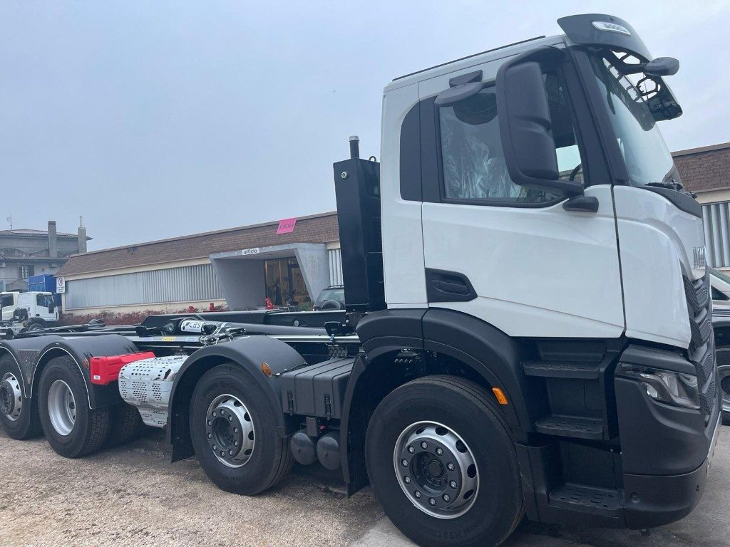 IVECO X-WAY AD350X480YPS SCARRABILE NUOVO - Horgos rakodó teherautó: 3 kép. IVECO X-WAY AD350X480YPS SCARRABILE NUOVO - Horgos rakodó teherautó: 3 kép.