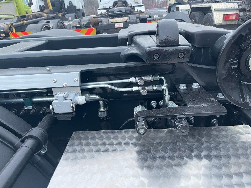 IVECO X-WAY AD350X480YPS SCARRABILE NUOVO - Horgos rakodó teherautó: 5 kép. IVECO X-WAY AD350X480YPS SCARRABILE NUOVO - Horgos rakodó teherautó: 5 kép.