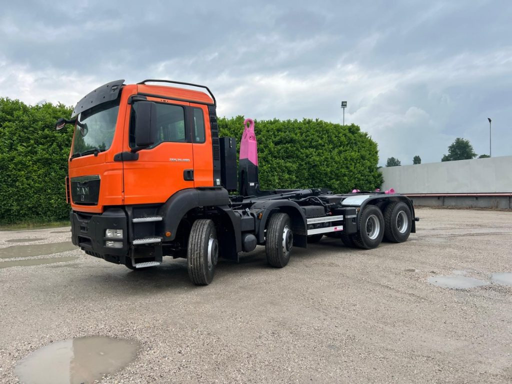 MAN TGS 35.480 SCARRABILE - Horgos rakodó teherautó: 1 kép. MAN TGS 35.480 SCARRABILE - Horgos rakodó teherautó: 1 kép.