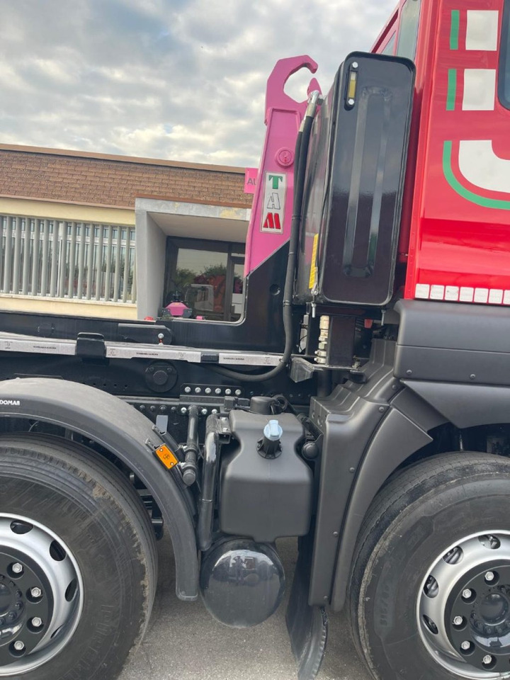 MAN TGS 41.480 SCARRABILE - Horgos rakodó teherautó: 4 kép. MAN TGS 41.480 SCARRABILE - Horgos rakodó teherautó: 4 kép.