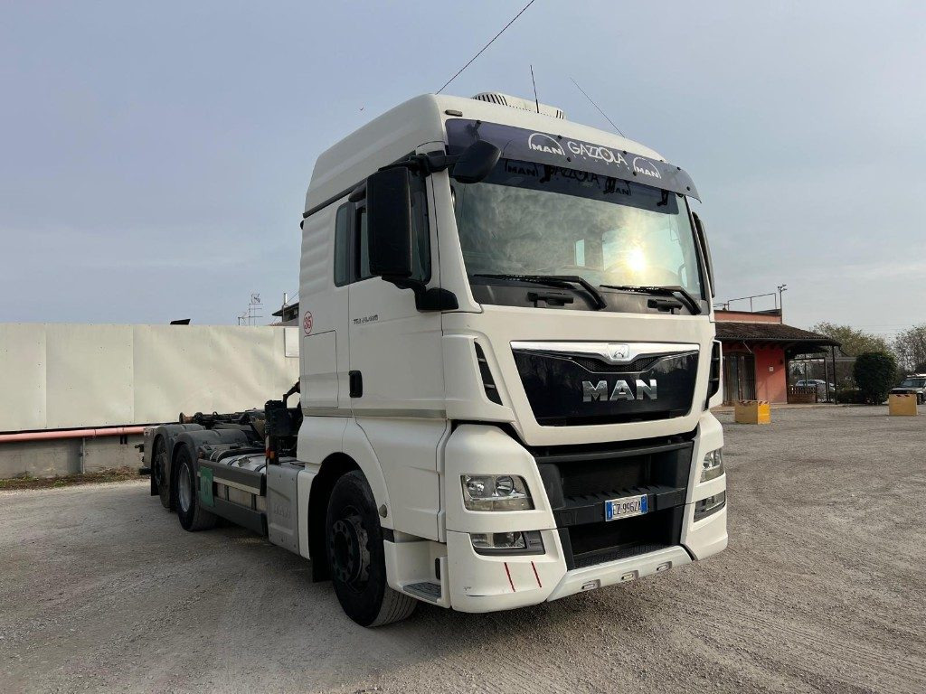 MAN TGX 26.480 SCARRABILE CON GRU DIETRO CABINA lízing MAN TGX 26.480 SCARRABILE CON GRU DIETRO CABINA: 7 kép.