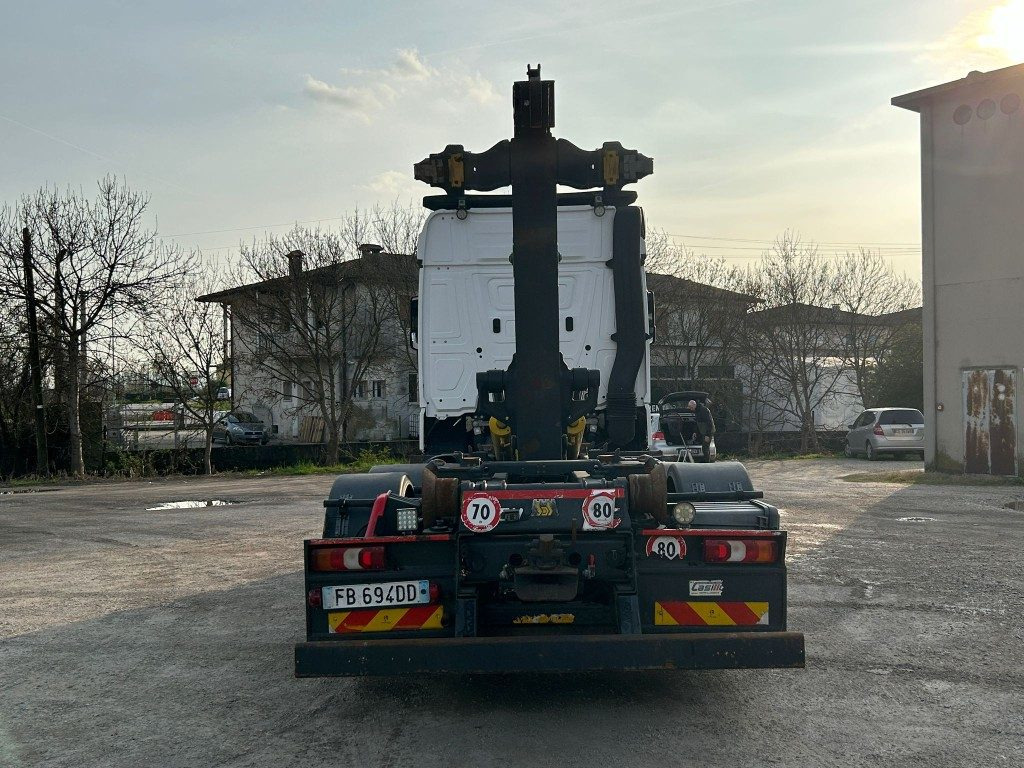 MERCEDES ACTROS 25.51 SCARRABILE - Horgos rakodó teherautó: 3 kép. MERCEDES ACTROS 25.51 SCARRABILE - Horgos rakodó teherautó: 3 kép.