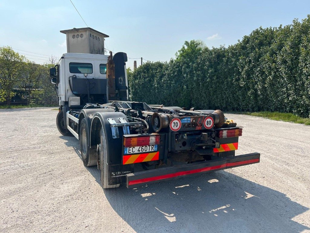 MERCEDES-BENZ MERCEDES ACTROS 25.41 SCARRABILE - Horgos rakodó teherautó: 4 kép. MERCEDES-BENZ MERCEDES ACTROS 25.41 SCARRABILE - Horgos rakodó teherautó: 4 kép.