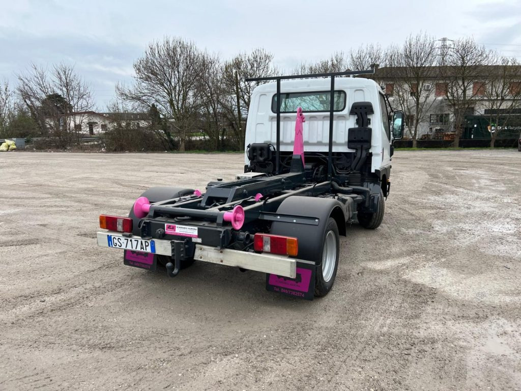 MITSUBISHI CANTER 3.0 SCARRABILE - Horgos rakodó teherautó: 5 kép. MITSUBISHI CANTER 3.0 SCARRABILE - Horgos rakodó teherautó: 5 kép.