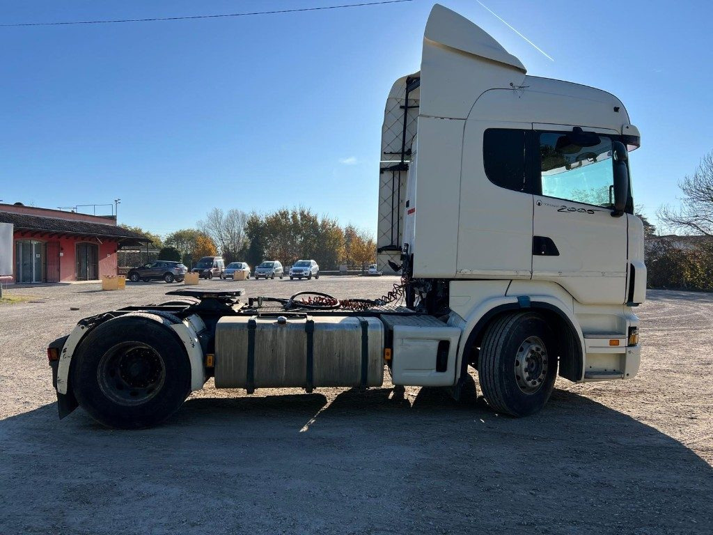 SCANIA R420 TRATTORE - Nyergesvontató: 5 kép. SCANIA R420 TRATTORE - Nyergesvontató: 5 kép.