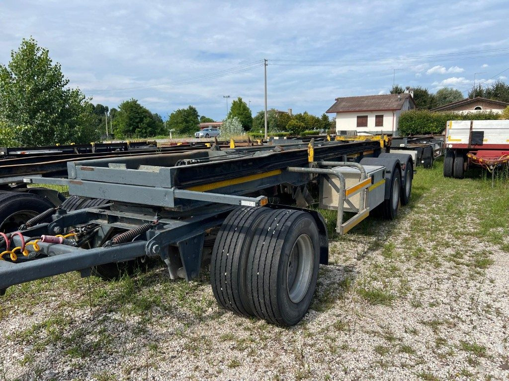 PIACENZA RIMORCHIO PIACENZA SCARRABILE BALESTRATO - Multiliftes/ Konténerszállító pótkocsi: 2 kép. PIACENZA RIMORCHIO PIACENZA SCARRABILE BALESTRATO - Multiliftes/ Konténerszállító pótkocsi: 2 kép.