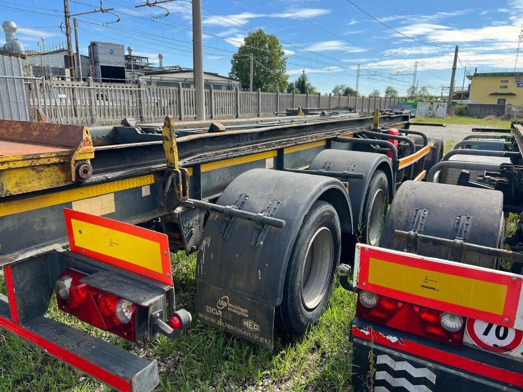 PIACENZA RIMORCHIO PIACENZA SCARRABILE BALESTRATO - Multiliftes/ Konténerszállító pótkocsi: 5 kép. PIACENZA RIMORCHIO PIACENZA SCARRABILE BALESTRATO - Multiliftes/ Konténerszállító pótkocsi: 5 kép.