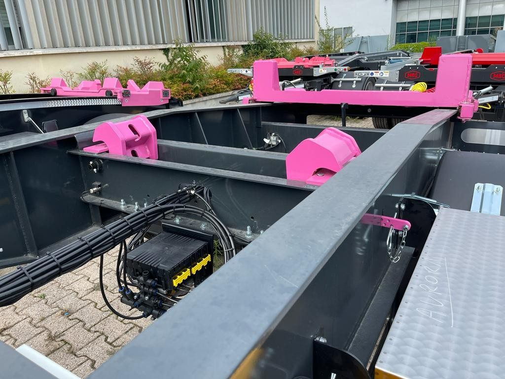 RIMORCHIO CBS NUOVO SCARRABILE - Multiliftes/ Konténerszállító pótkocsi: 4 kép. RIMORCHIO CBS NUOVO SCARRABILE - Multiliftes/ Konténerszállító pótkocsi: 4 kép.