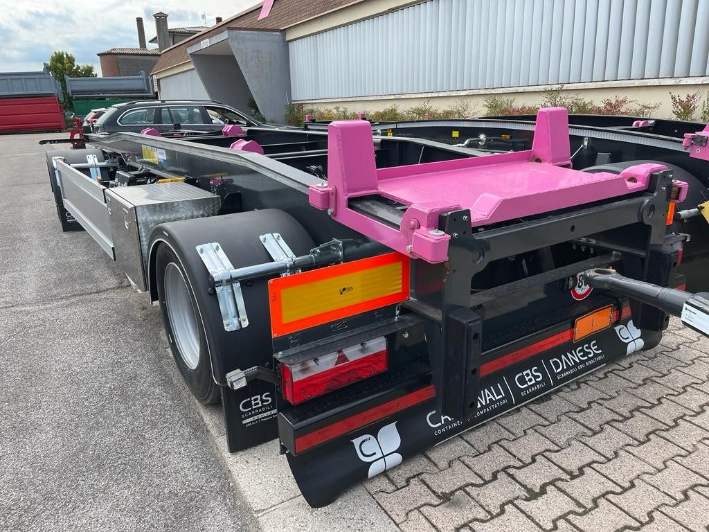 RIMORCHIO CBS NUOVO SCARRABILE - Multiliftes/ Konténerszállító pótkocsi: 1 kép. RIMORCHIO CBS NUOVO SCARRABILE - Multiliftes/ Konténerszállító pótkocsi: 1 kép.