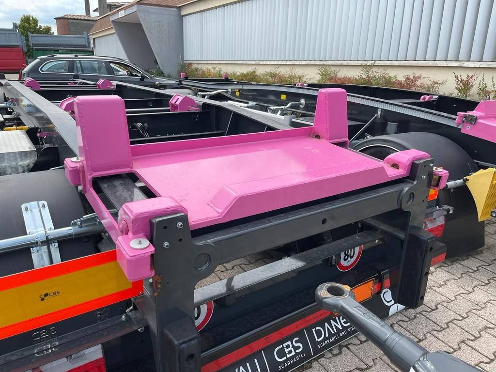 RIMORCHIO CBS NUOVO SCARRABILE - Multiliftes/ Konténerszállító pótkocsi: 5 kép. RIMORCHIO CBS NUOVO SCARRABILE - Multiliftes/ Konténerszállító pótkocsi: 5 kép.