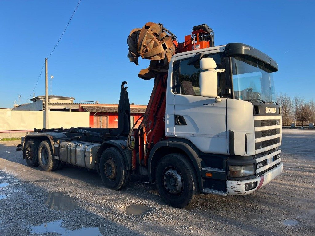 SCANIA CV R124 SCARRABILE CON GRU E POLIPO - Horgos rakodó teherautó: 4 kép. SCANIA CV R124 SCARRABILE CON GRU E POLIPO - Horgos rakodó teherautó: 4 kép.