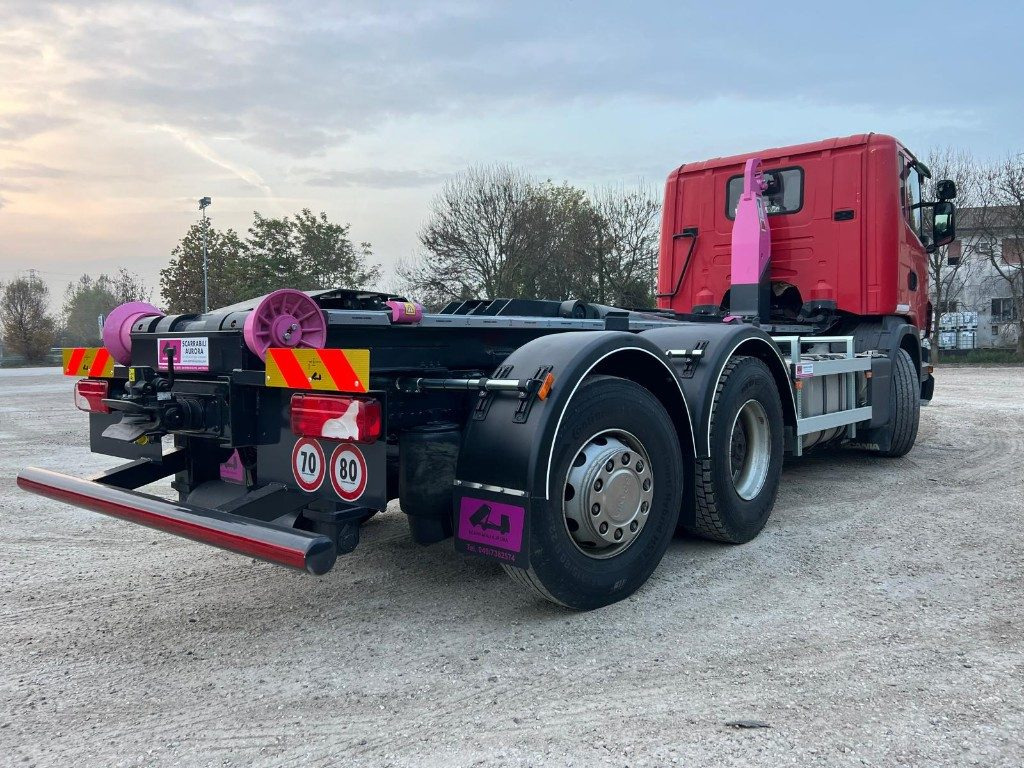 SCANIA G440 SCARRABILE NUOVO PNEUMATICO POSTERIORE - Horgos rakodó teherautó: 5 kép. SCANIA G440 SCARRABILE NUOVO PNEUMATICO POSTERIORE - Horgos rakodó teherautó: 5 kép.