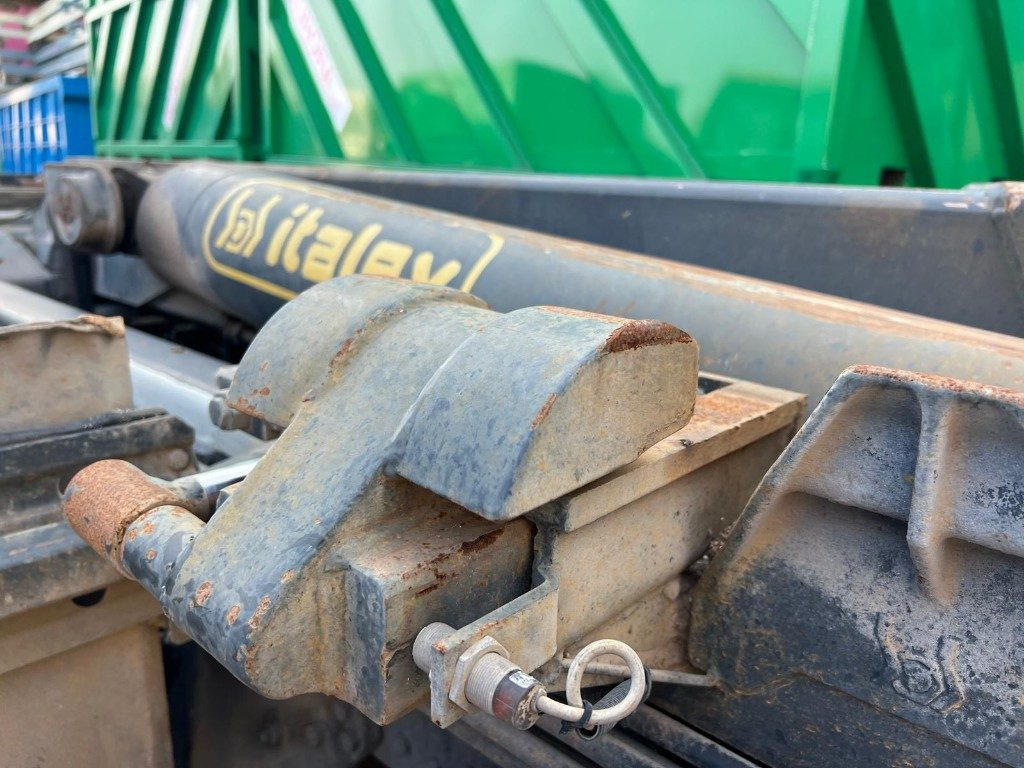 SCANIA R480 USATO SCARRABILE 6X2 - Horgos rakodó teherautó: 4 kép. SCANIA R480 USATO SCARRABILE 6X2 - Horgos rakodó teherautó: 4 kép.