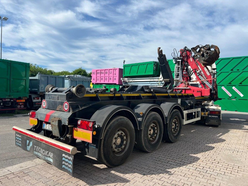 TECNOKAR SEMIRIMORCHIO TECNOKAR SCARRABILE CON GRU - Félpótkocsi cserefelépítményes: 2 kép. TECNOKAR SEMIRIMORCHIO TECNOKAR SCARRABILE CON GRU - Félpótkocsi cserefelépítményes: 2 kép.