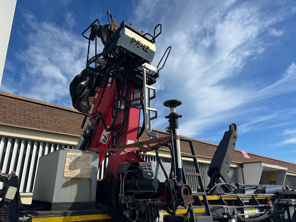 TECNOKAR SEMIRIMORCHIO TECNOKAR SCARRABILE CON GRU - Félpótkocsi cserefelépítményes: 5 kép. TECNOKAR SEMIRIMORCHIO TECNOKAR SCARRABILE CON GRU - Félpótkocsi cserefelépítményes: 5 kép.