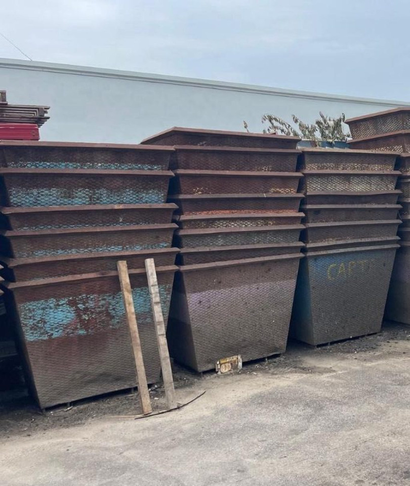 VASCHETTA USATA IN FERRO CON FODERI PER MULETTO - Multiliftes konténer: 3 kép. VASCHETTA USATA IN FERRO CON FODERI PER MULETTO - Multiliftes konténer: 3 kép.