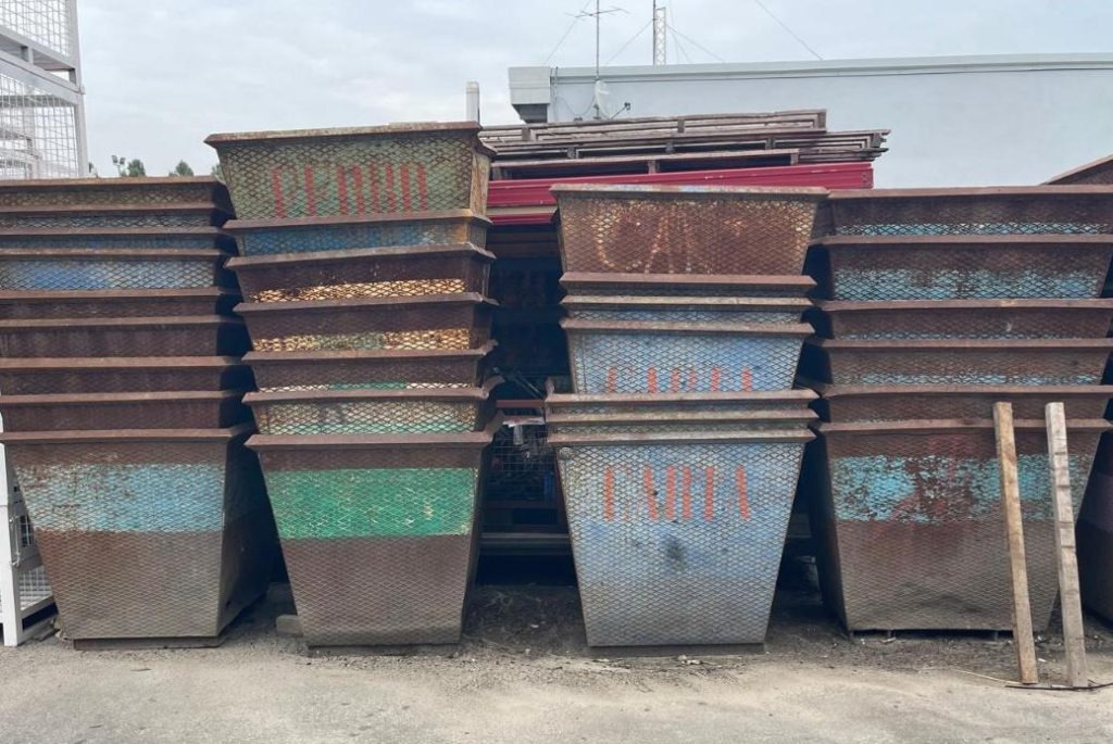 VASCHETTA USATA IN FERRO CON FODERI PER MULETTO - Multiliftes konténer: 1 kép. VASCHETTA USATA IN FERRO CON FODERI PER MULETTO - Multiliftes konténer: 1 kép.