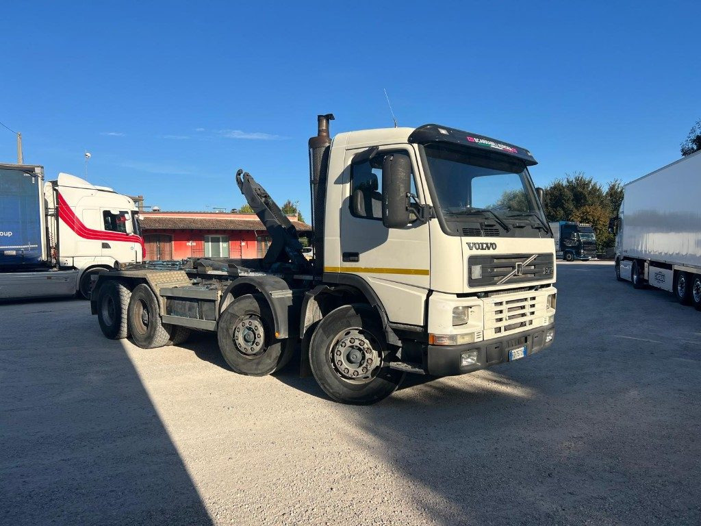 VOLVO FM12 SCARRABILE - Horgos rakodó teherautó: 5 kép. VOLVO FM12 SCARRABILE - Horgos rakodó teherautó: 5 kép.