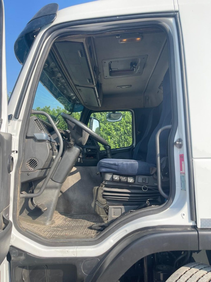 VOLVO FM9 SCARRABILE - Horgos rakodó teherautó: 2 kép. VOLVO FM9 SCARRABILE - Horgos rakodó teherautó: 2 kép.