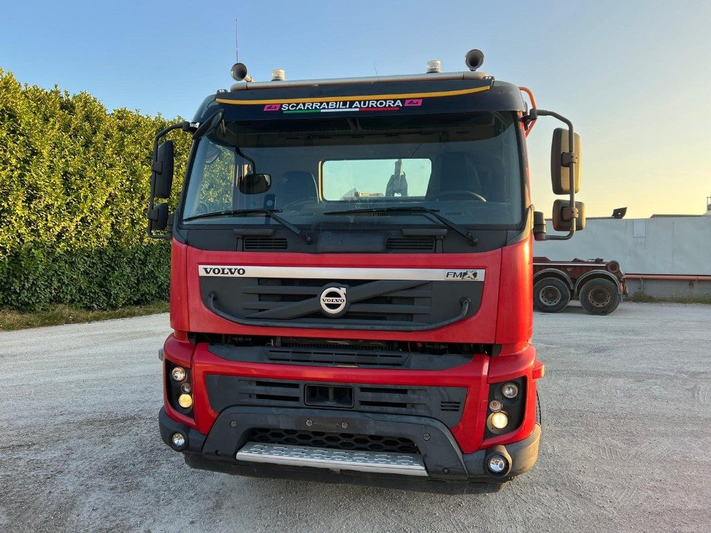 VOLVO FMX460 SCARRABILE 8X4 - Horgos rakodó teherautó: 3 kép. VOLVO FMX460 SCARRABILE 8X4 - Horgos rakodó teherautó: 3 kép.